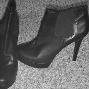 Size 8 black boots